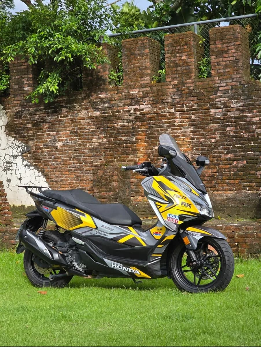 Honda Forza300 (421) scooter