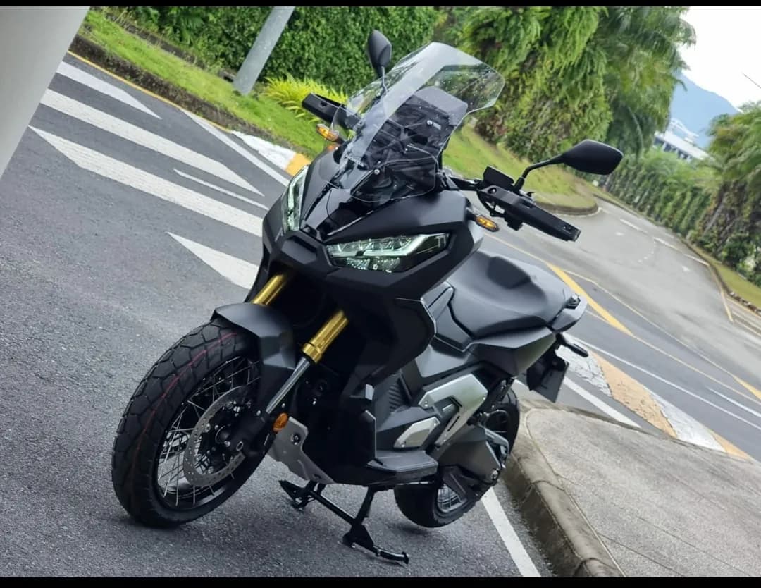 HONDA X-ADV 750 (6441) scooter